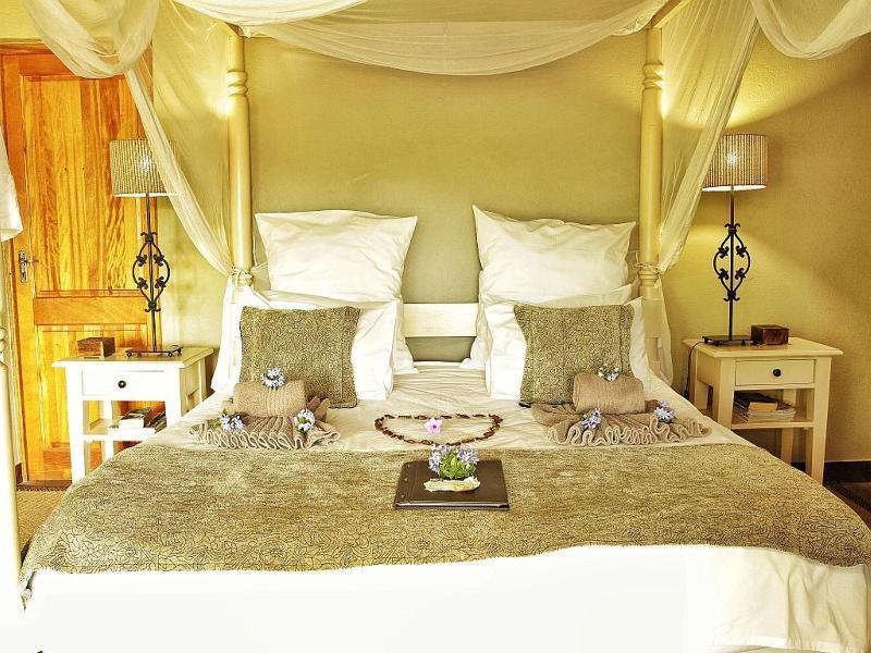Kambaku River Sands Hotel โฮดสปรูท ภายนอก รูปภาพ
